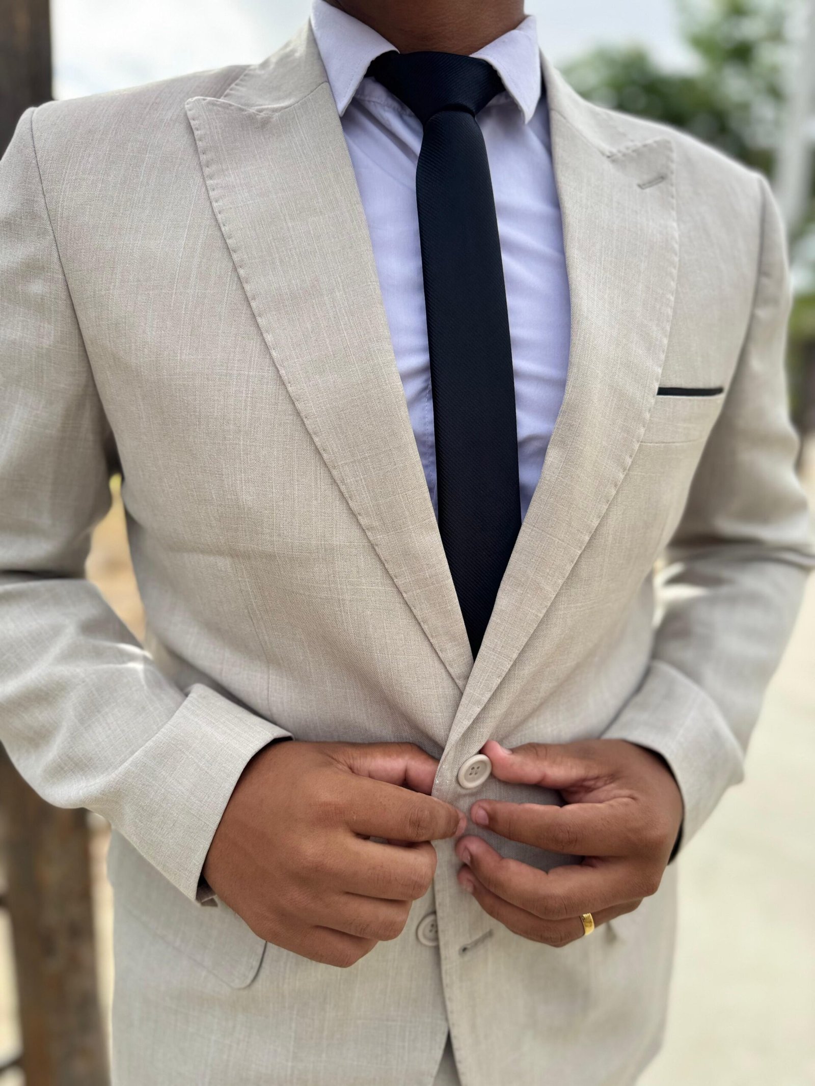 Terno lapela de bico na cor kaki com calça de regulagem - Image 4